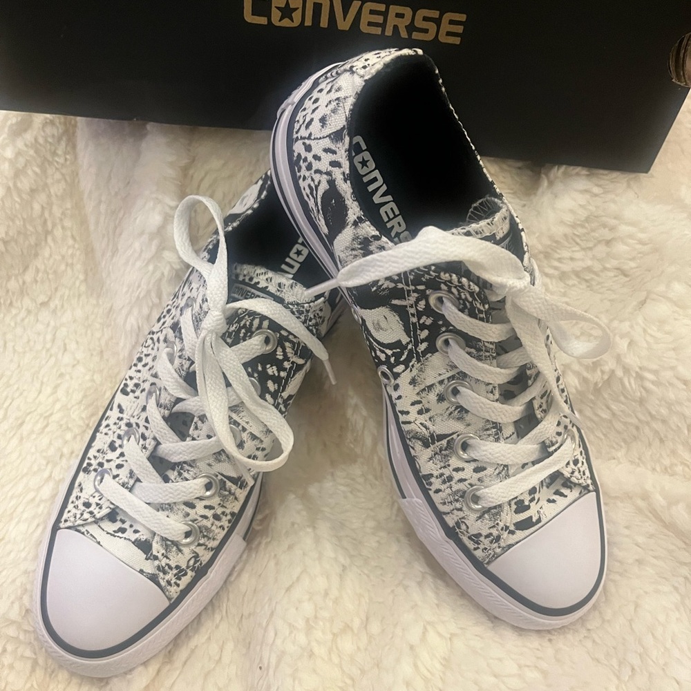 Converse tennis shoes
